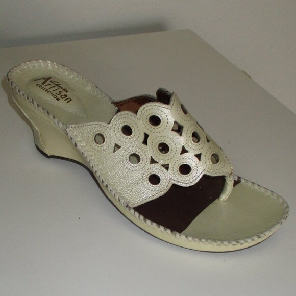 Clarks Artisan Womens Oyster Leather Slide Sandal w/2.5" Wedge Heel NWOB - 7M - Picture 1 of 10
